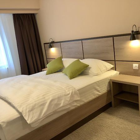 Hotel Nueva Park Braşov Esterno foto