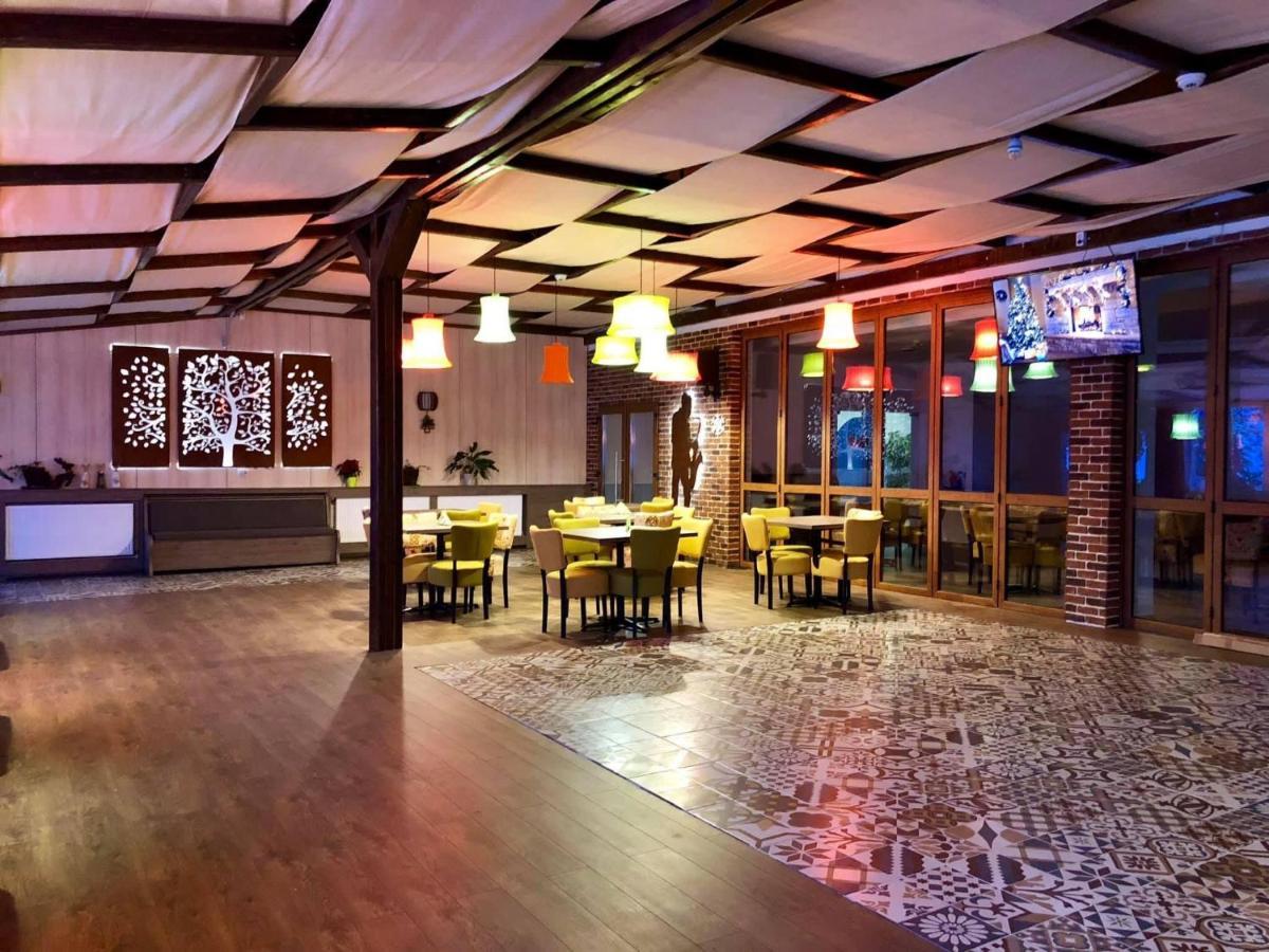 Hotel Nueva Park Braşov Esterno foto