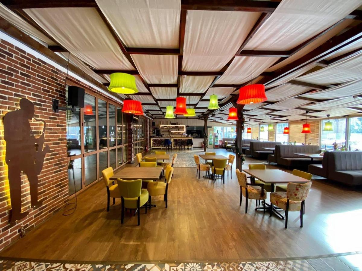 Hotel Nueva Park Braşov Esterno foto
