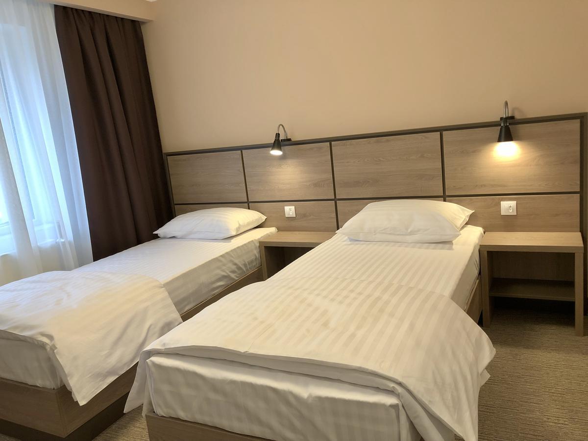 Hotel Nueva Park Braşov Esterno foto