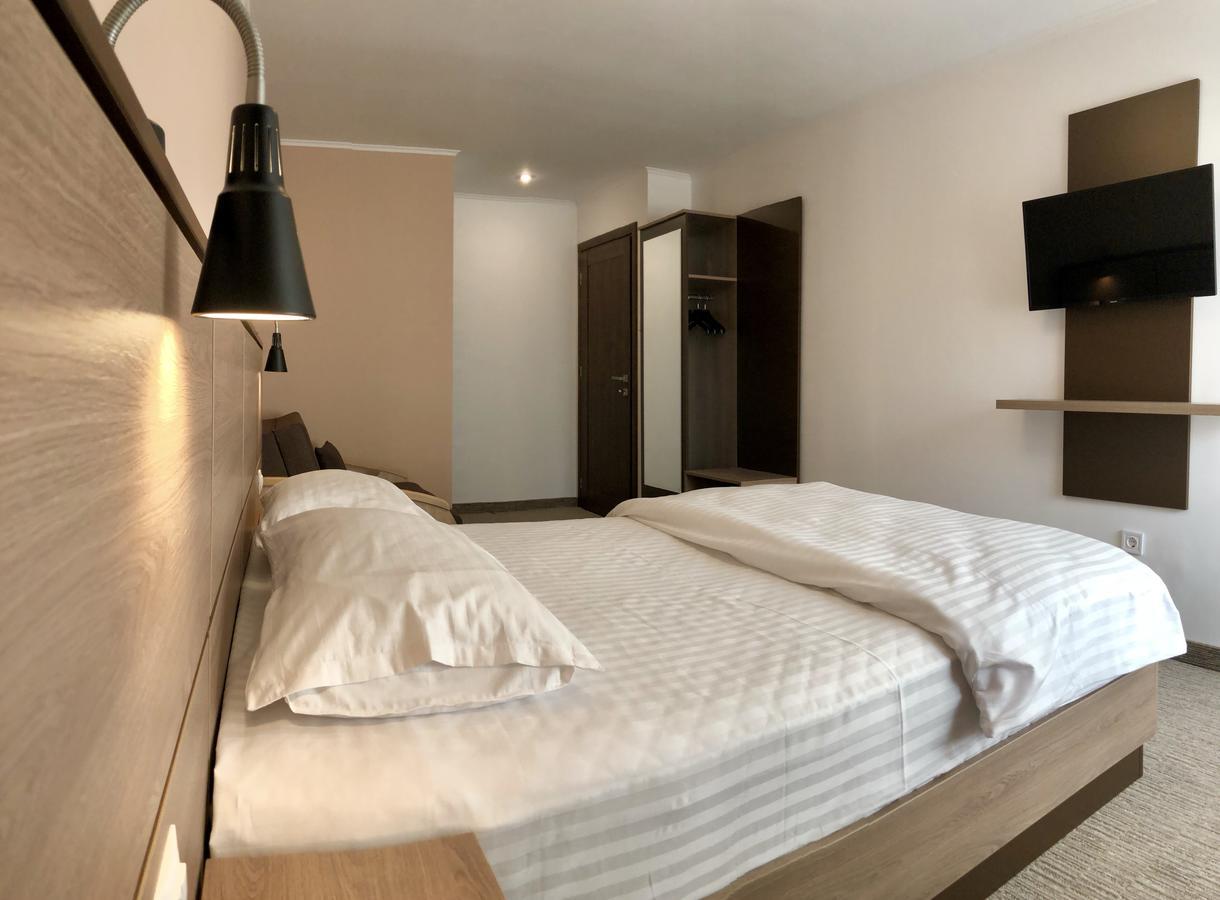 Hotel Nueva Park Braşov Esterno foto