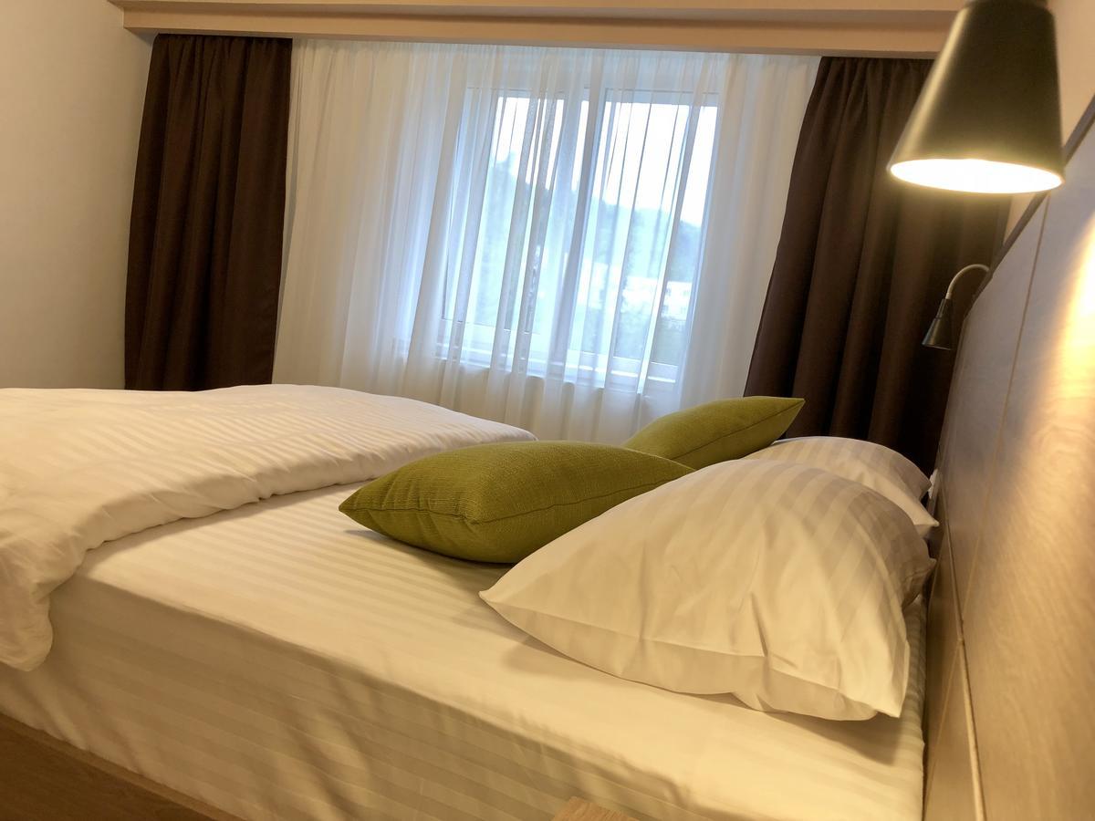 Hotel Nueva Park Braşov Esterno foto