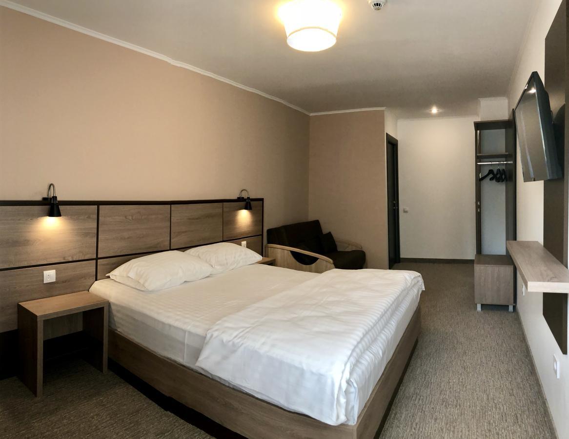 Hotel Nueva Park Braşov Esterno foto