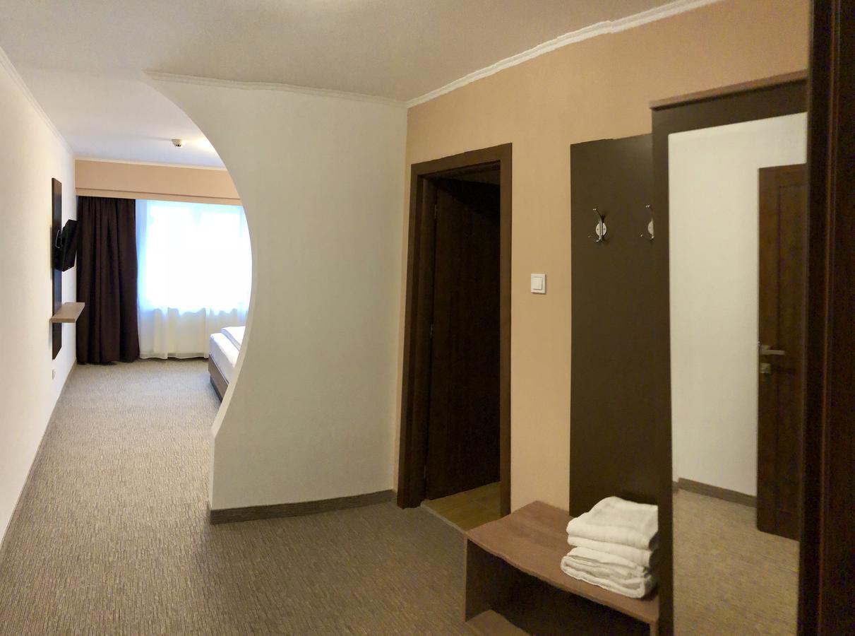 Hotel Nueva Park Braşov Esterno foto
