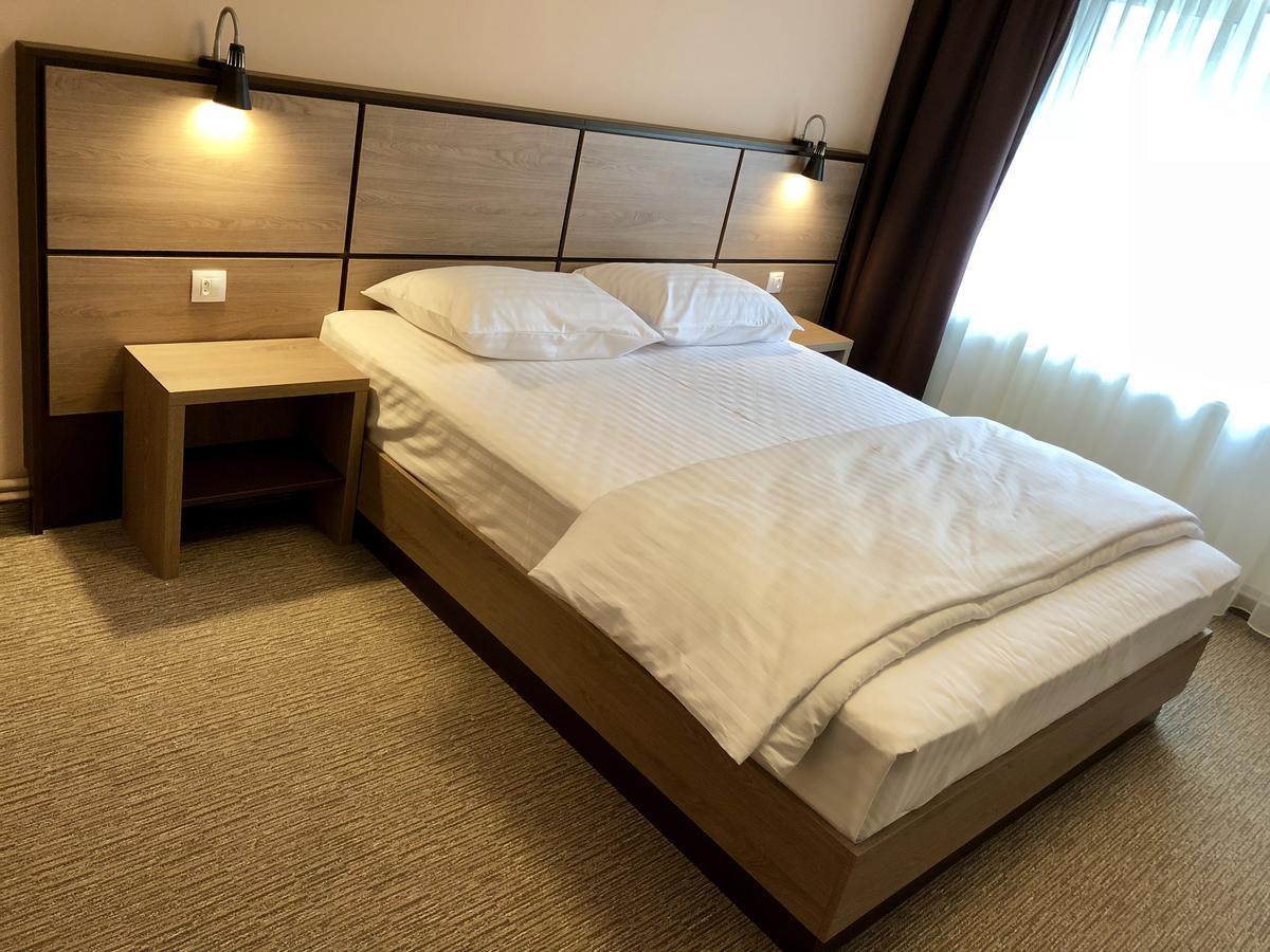 Hotel Nueva Park Braşov Esterno foto