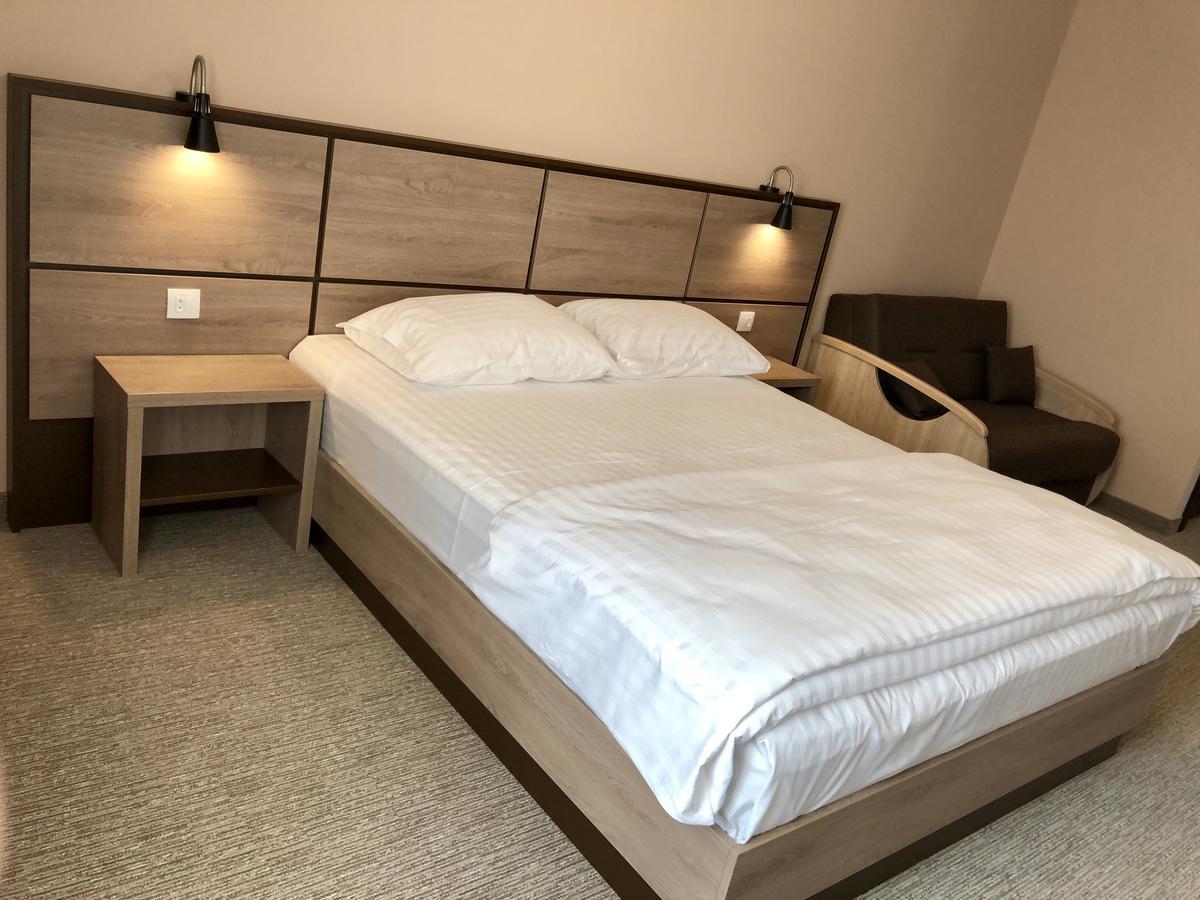 Hotel Nueva Park Braşov Esterno foto