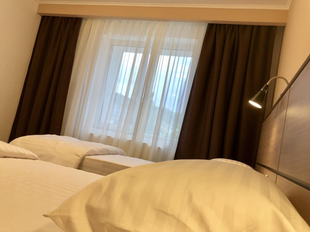 Hotel Nueva Park Braşov Esterno foto