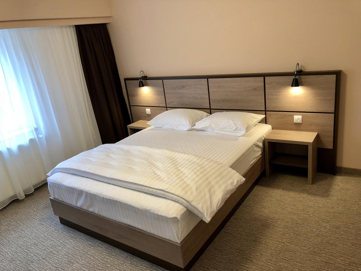 Hotel Nueva Park Braşov Esterno foto