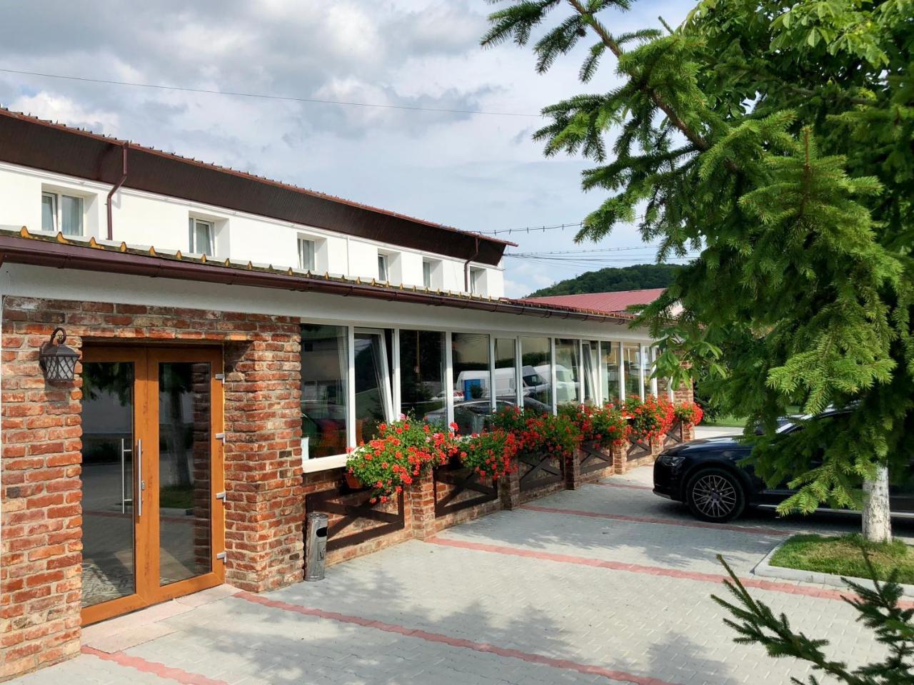 Hotel Nueva Park Braşov Esterno foto