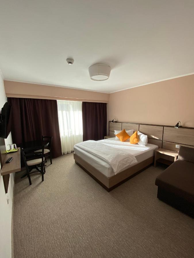 Hotel Nueva Park Braşov Esterno foto