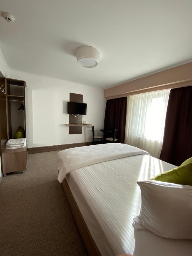 Hotel Nueva Park Braşov Esterno foto